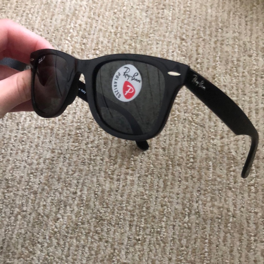 NWT Ray-Ban Wayfarer polarized sunglasses